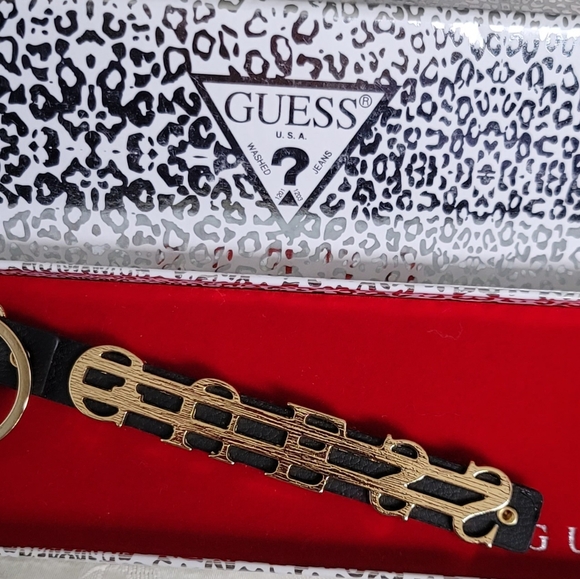 💥 Guess bag charm 💥 - Picture 2 of 13